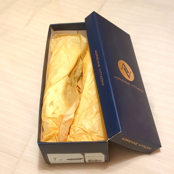 Adrienne Vittadini White floral cutout ballet flats size 7 - Picture 8 of 9